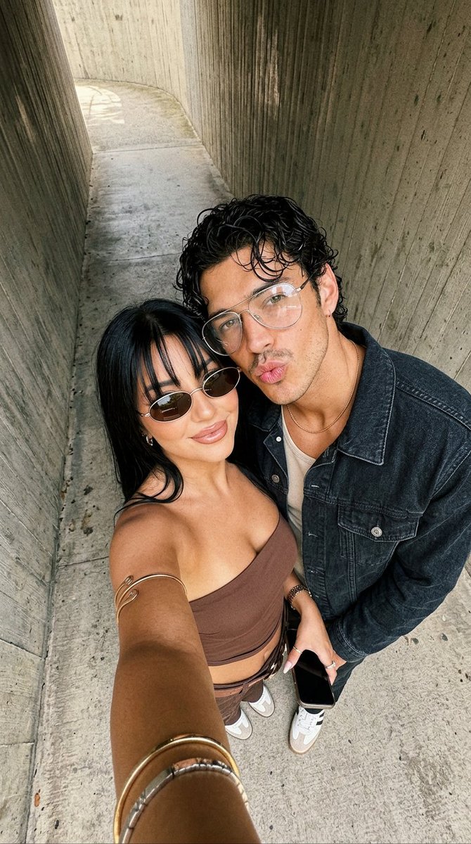 Urban Street Fashion Couple Selfie 1