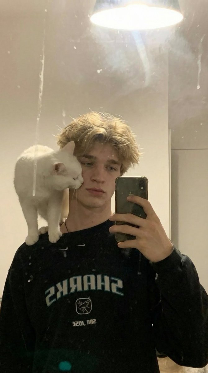 Cozy Aesthetic Mirror Selfie with White Cat 3