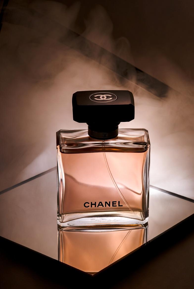 Chanel Perfume Product Shot Prompt 3