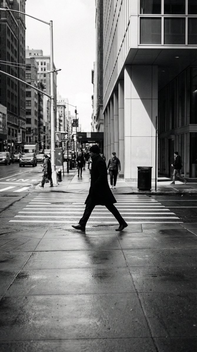 Black and White Street Photography Decisive Moment 1