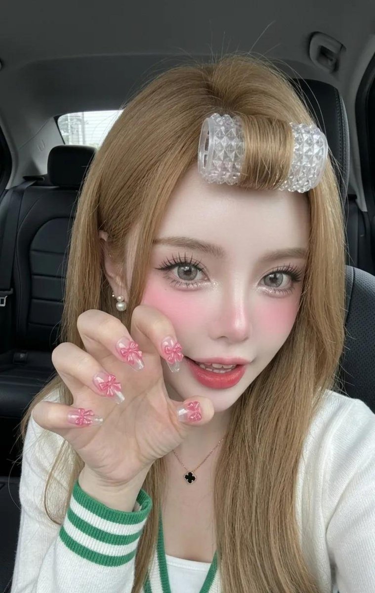 Korean Style Soft-Glam Car Selfie 3