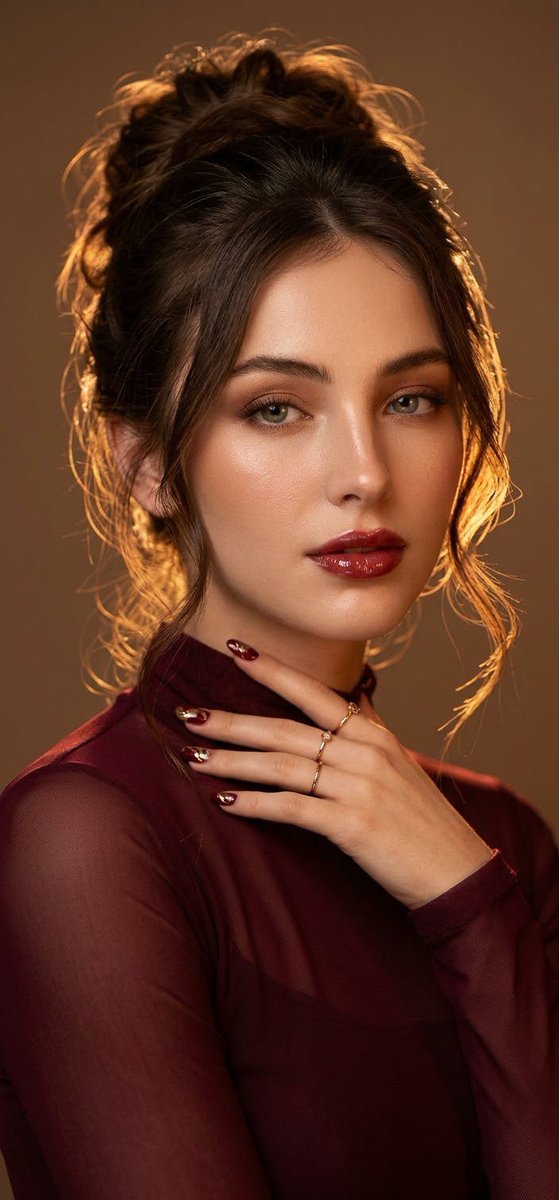 Social Media Post - High-End Beauty Portrait with Reference