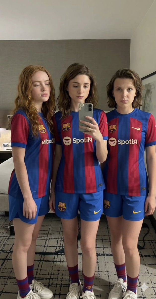 Full-Body Mirror Selfie of Actresses in FC Barcelona Kits 1