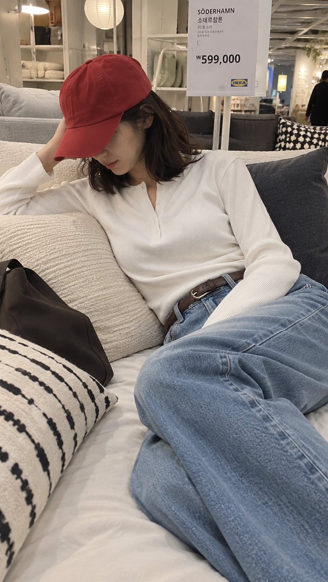 E-commerce Main Image - Candid Korean Supermarket Shopper 2